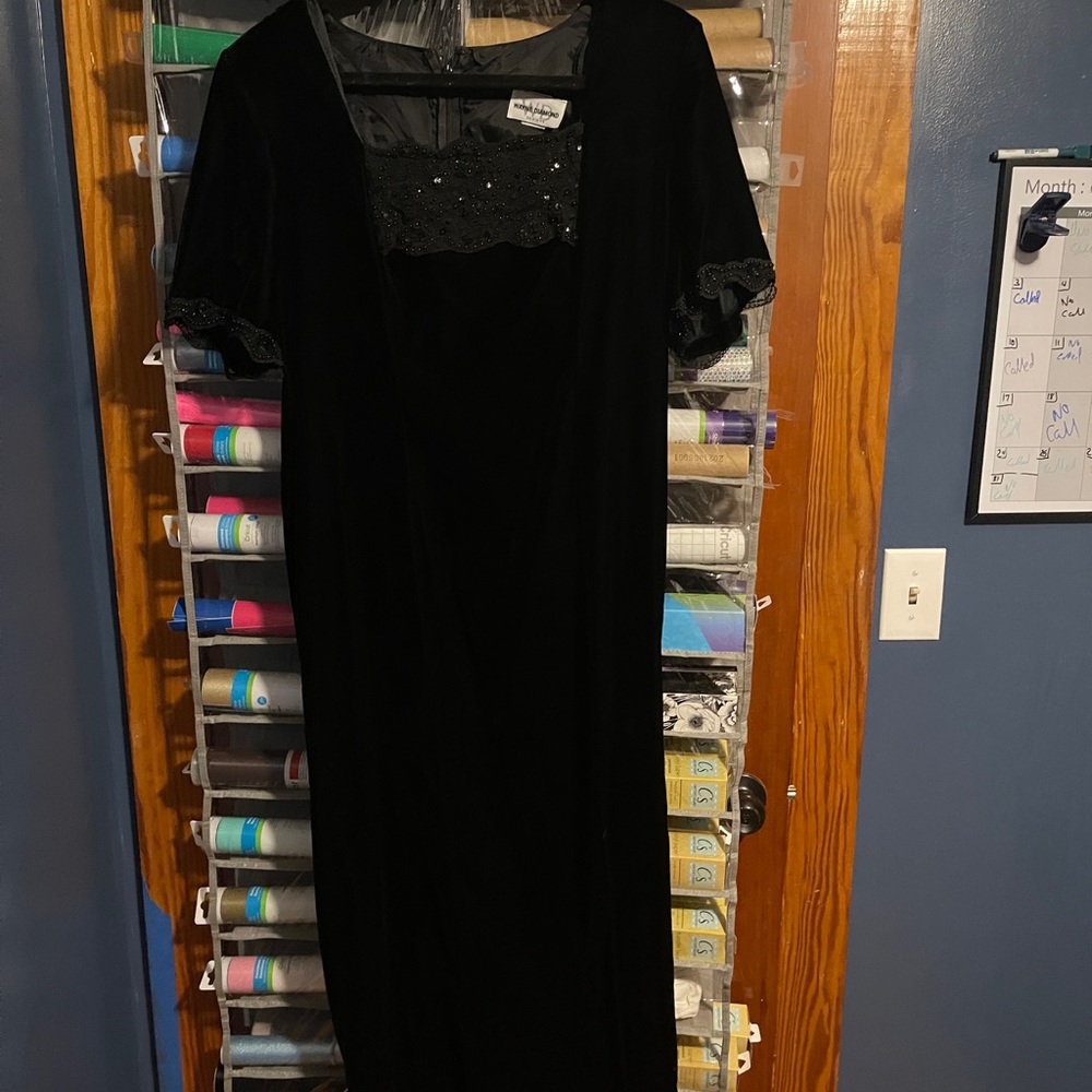Wayne Diamond black dress in good condition size Xl